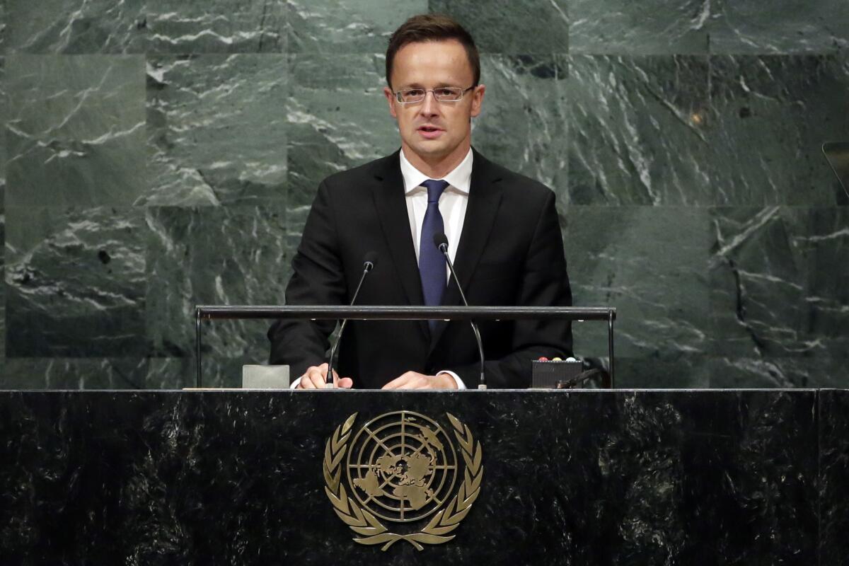 El ministro del exterior de Hungría, Peter Szijjarto, pronuncia un discurso ante la 71era sesión de la Asamblea General en la sede de la ONU, el viernes 23 de septiembre de 2016. (AP Foto/Richard Drew)