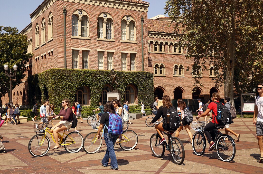 LOS ANGELES, CA SEPTEMBER 23, 2015 -- Students make their way through the campus of USC in Los Angeles Wednesday September 23, 2015 three weeks before USC announced they have fired Trojans football coach Steve Sarkisian. (Al Seib / Los Angeles Times)