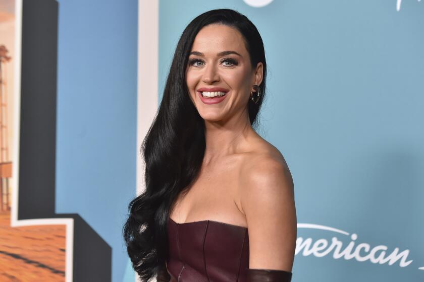 ARCHIVO - Katy Perry en un evento de los 10 mejores creadores de tendencias de la temporada 22 de "American Idol" en Los Ángeles el 22 de abril de 2024. (Foto Jordan Strauss/Invision/AP, File)