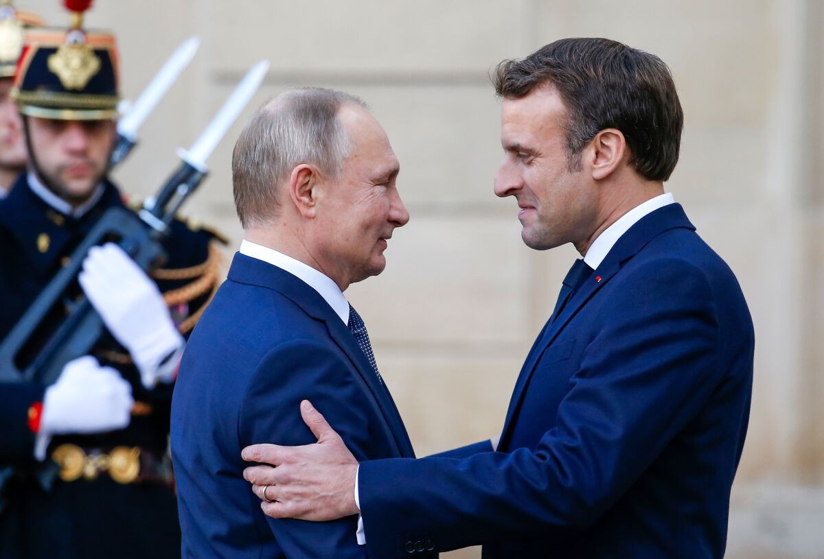 France's Macron wins praise for Russia diplomacy - Los Angeles Times