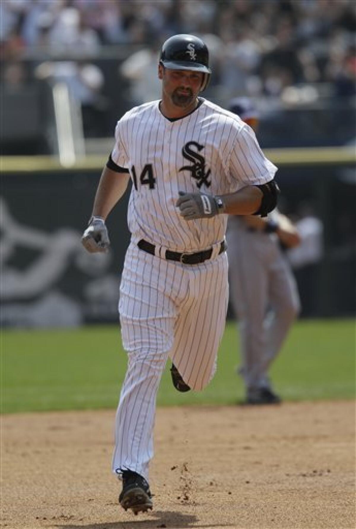 White Sox retire Paul Konerko's No. 14