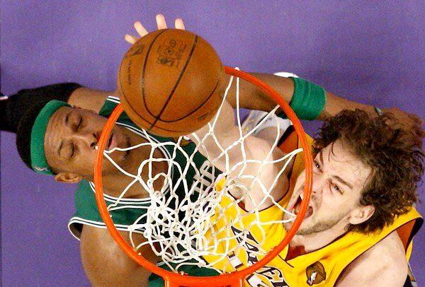 Pau Gasol, Paul Pierce