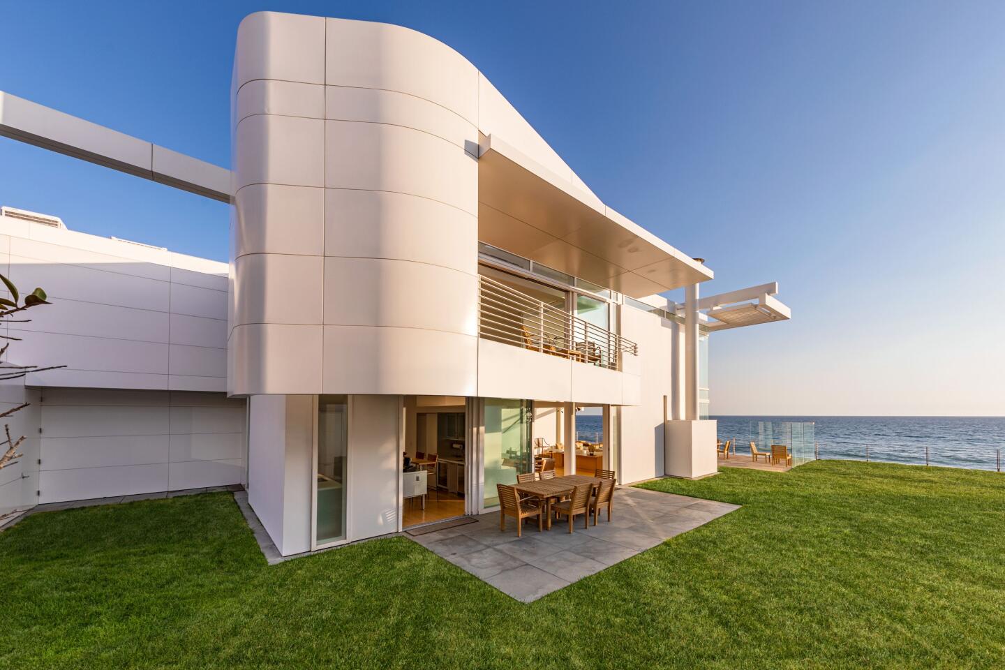 An Oceanfront New Build in Malibu, California, Hits Market for $40 Million  - Mansion Global