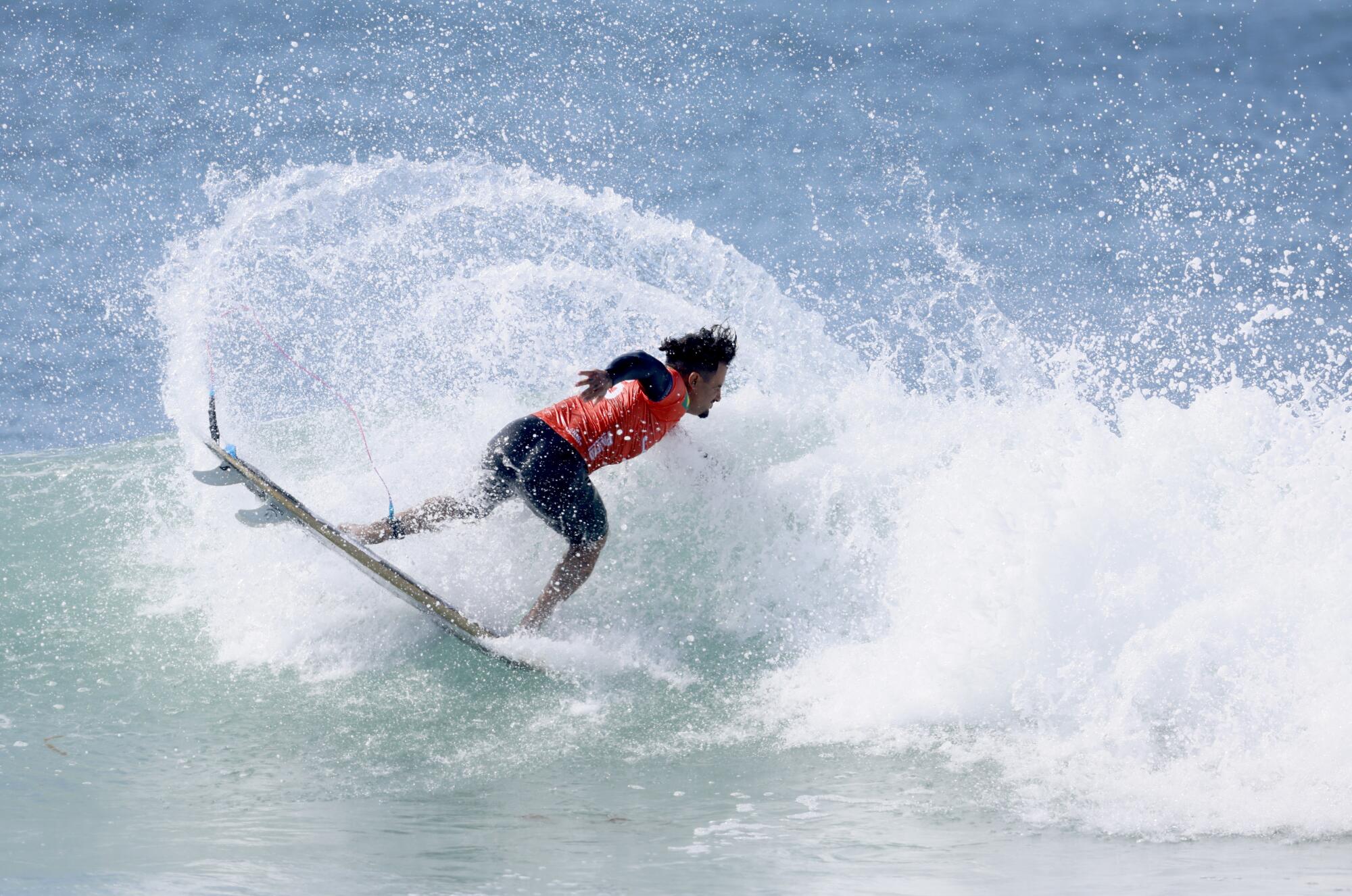 Italo Ferreira de Brasil maniobró los caballetes inferiores en San Clemente.