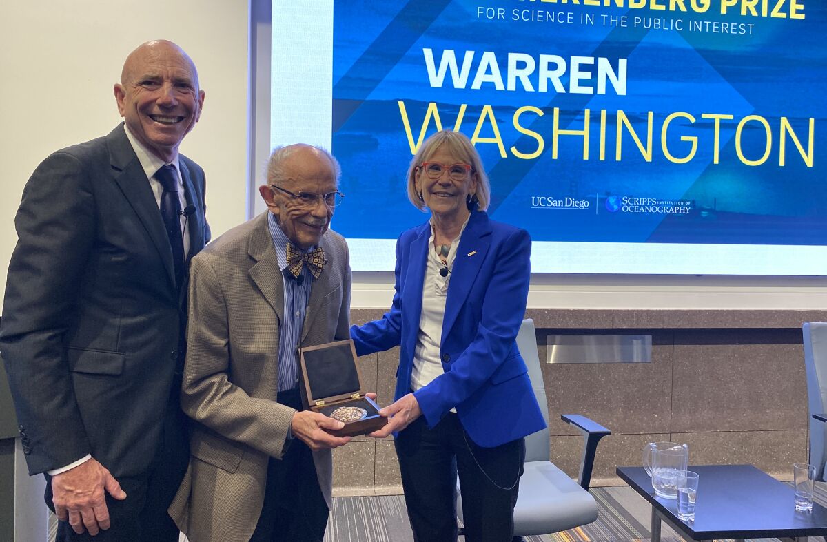 Nicolas Nierenberg, award recipient Warren Washington and Scripps Institution of Oceanography Director Margaret Leinen