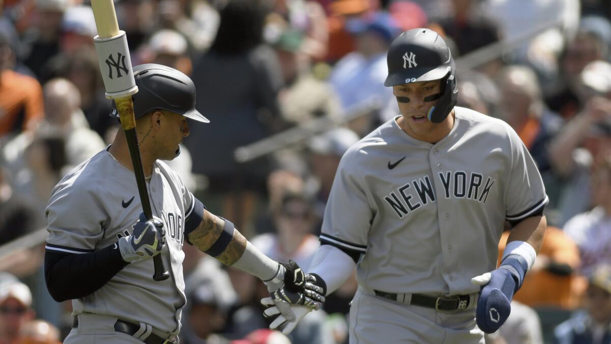 Yankees fans furious as batters struggle to score vs Mets without