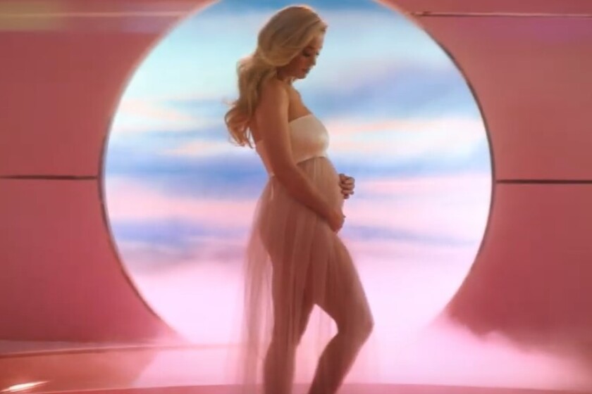 Daisies' music video: Pregnant Katy Perry makes a splash - Los Angeles Times