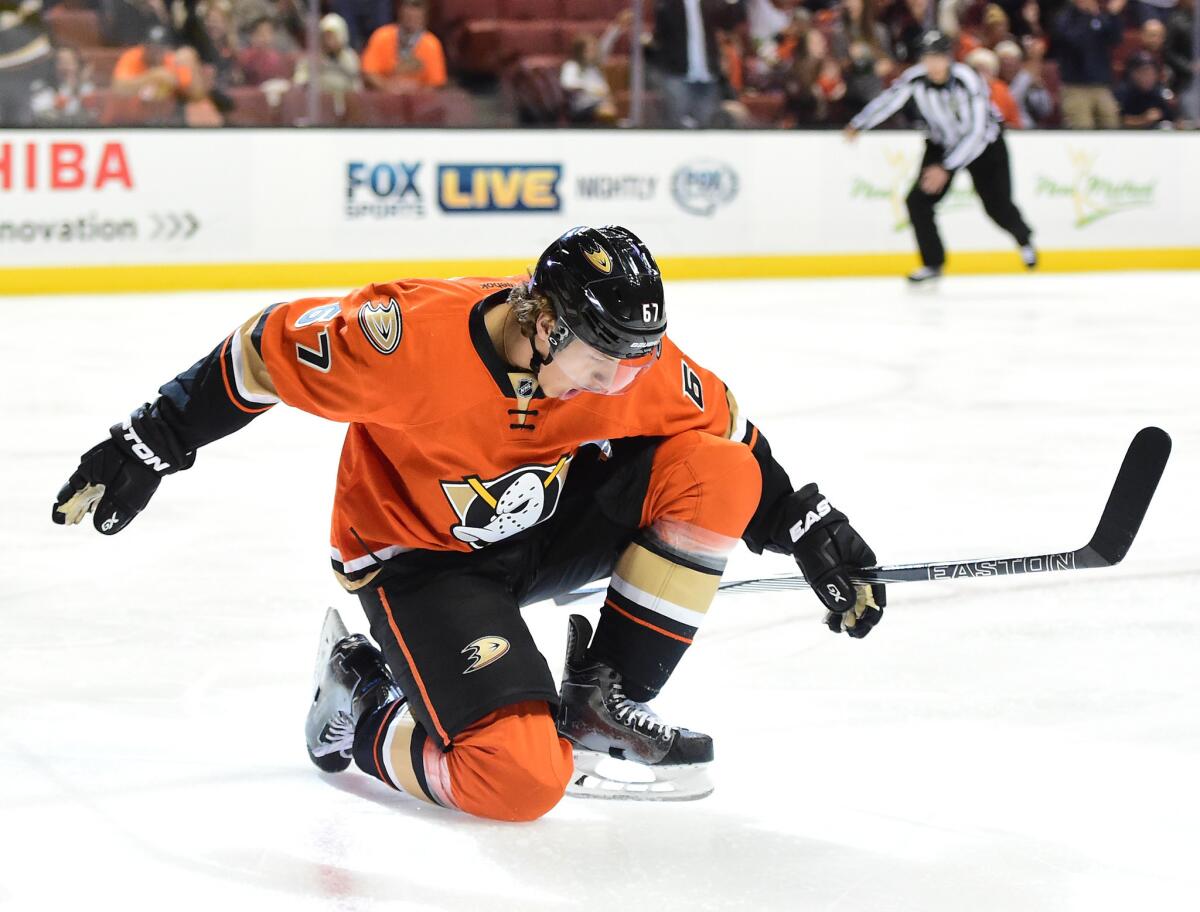 Ducks center Rickard Rakell (67) remains day-to-day as he recovers from an upper body injury.