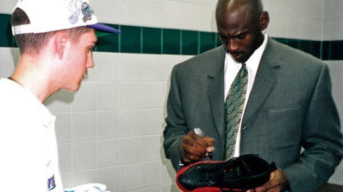 Bulls' Michael Jordan 1998 NBA Finals sneakers get record-tying bid