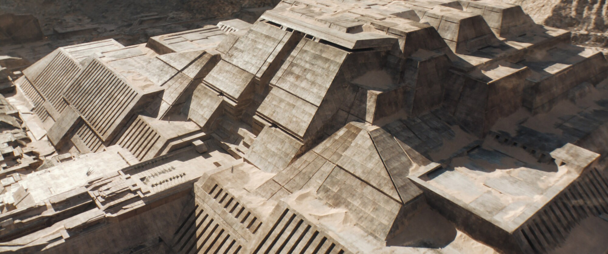 अर्राकिस ग्रह पर अराकीन शहर में नीरस, किले जैसी इमारतों का एक नज़दीकी दृश्य "टिब्बा।" 