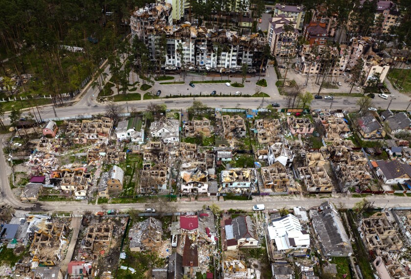 Bir mahallede yıkılan evler ve binalar.