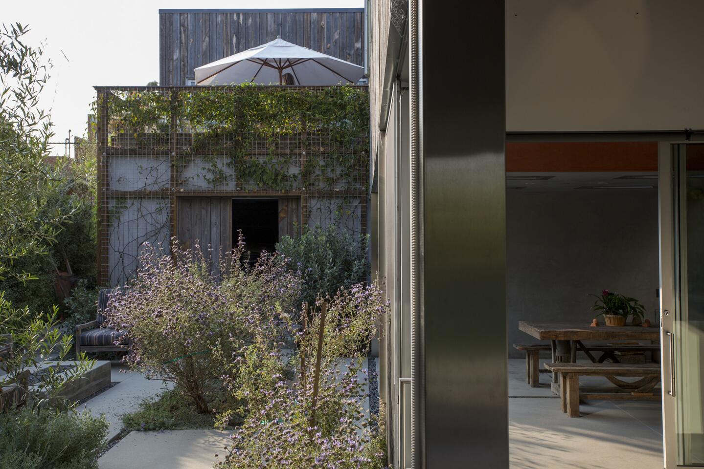 His-and-hers duplex in Venice