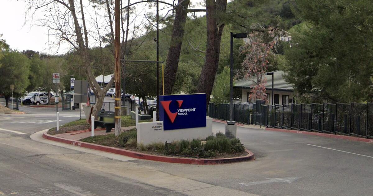 Os promotores dizem que professores de uma escola particular de Calabasas tiraram fotos secretamente de alunas