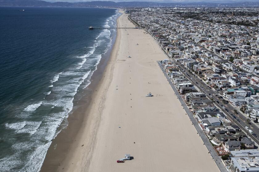 LOS ANGELES, CA, WEDNESDAY MARCH 25, 2020 - Hermosa Beach is all but empty days after all beaches in parks were closed due to the Coronavirus outbreak. (Robert Gauthier/Los Angeles Times)