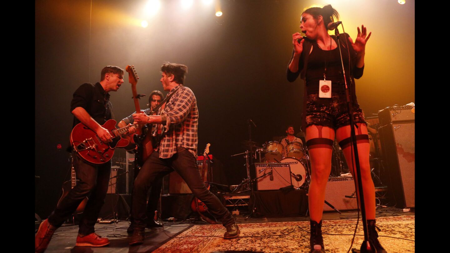 Sarah Silverman performs a rocking version of "Go Your Own Way" with Butch Walker and more.
