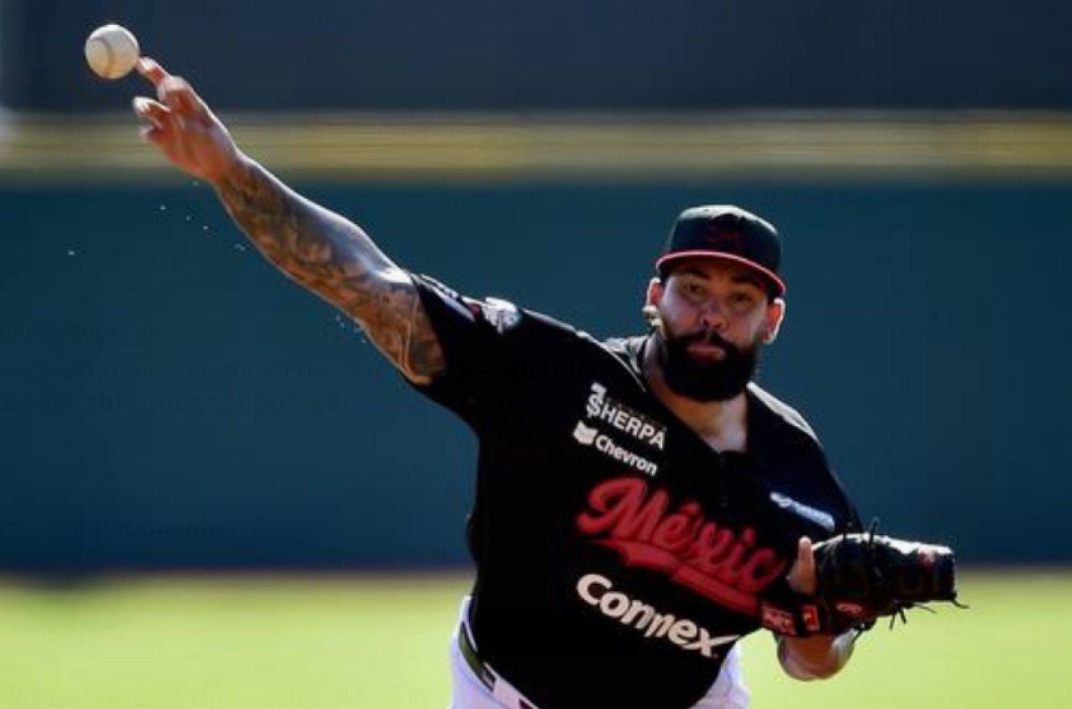 El abridor Yoanys Quiala lanza por México en el primer inning del partido de la Serie del Caribe frente a Panamá, en San Juan, Puerto Rico, el lunes 3 de febrero de 2020.