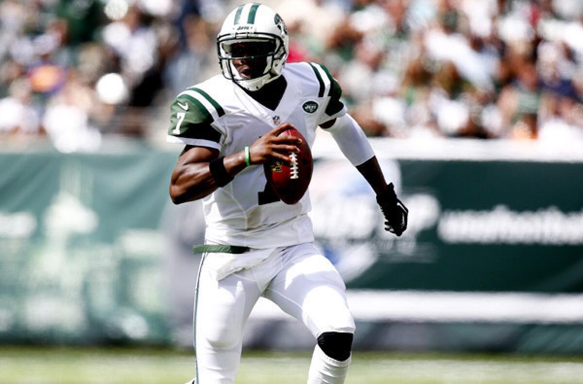 Jets quarterback Geno Smith scrambles during a play against the Buccaneers on Sunday in Tampa Bay.