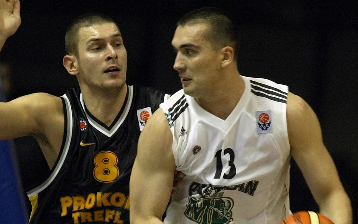 Dejan Milojevic, right, during his playing days in Serbia in 2004.