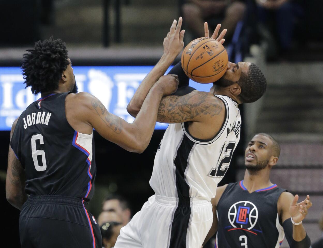 Clippers can't handle the Spurs, 108-87