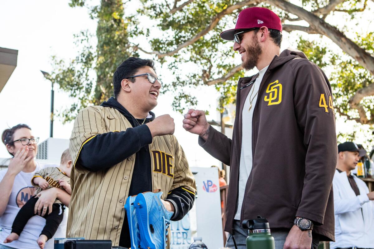 Padres pitcher Joe Musgrove greets fans outside family's Caffe Adesso  coffee shop in Alpine - The San Diego Union-Tribune