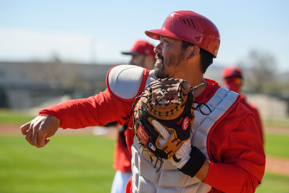 New catcher Kurt Suzuki infuses Angels with zeal Los Angeles Times