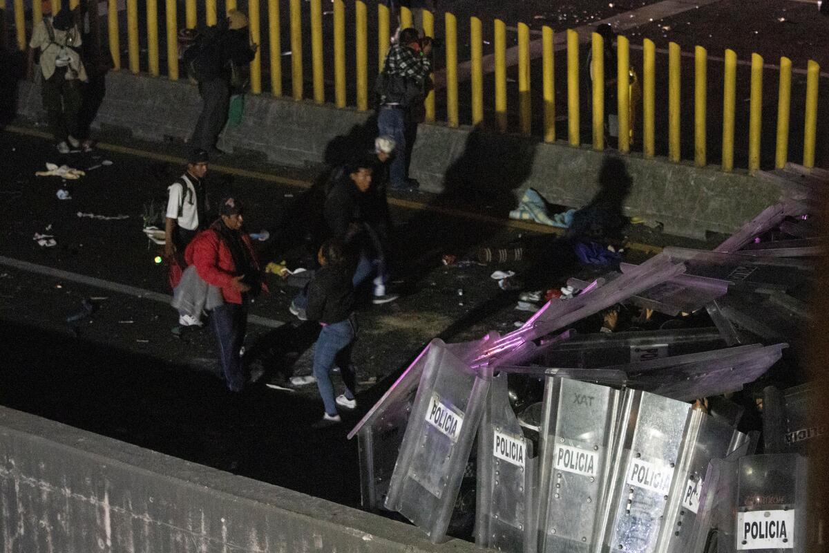 Caravana migrante llega a la Ciudad de México entre enfrentamientos