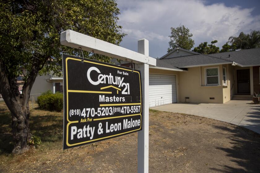 MISSION HILLS, CA - October 11, 2022 - A home for sale in the Mission Hills area of Los Angeles Tuesday, Oct. 11, 2022 in Mission Hills, CA.(Brian van der Brug / Los Angeles Times)