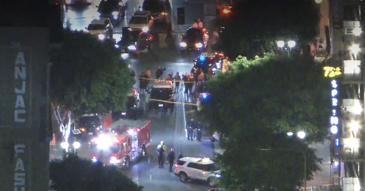 Four people are shot in downtown Los Angeles Four people are shot in downtown Los Angeles