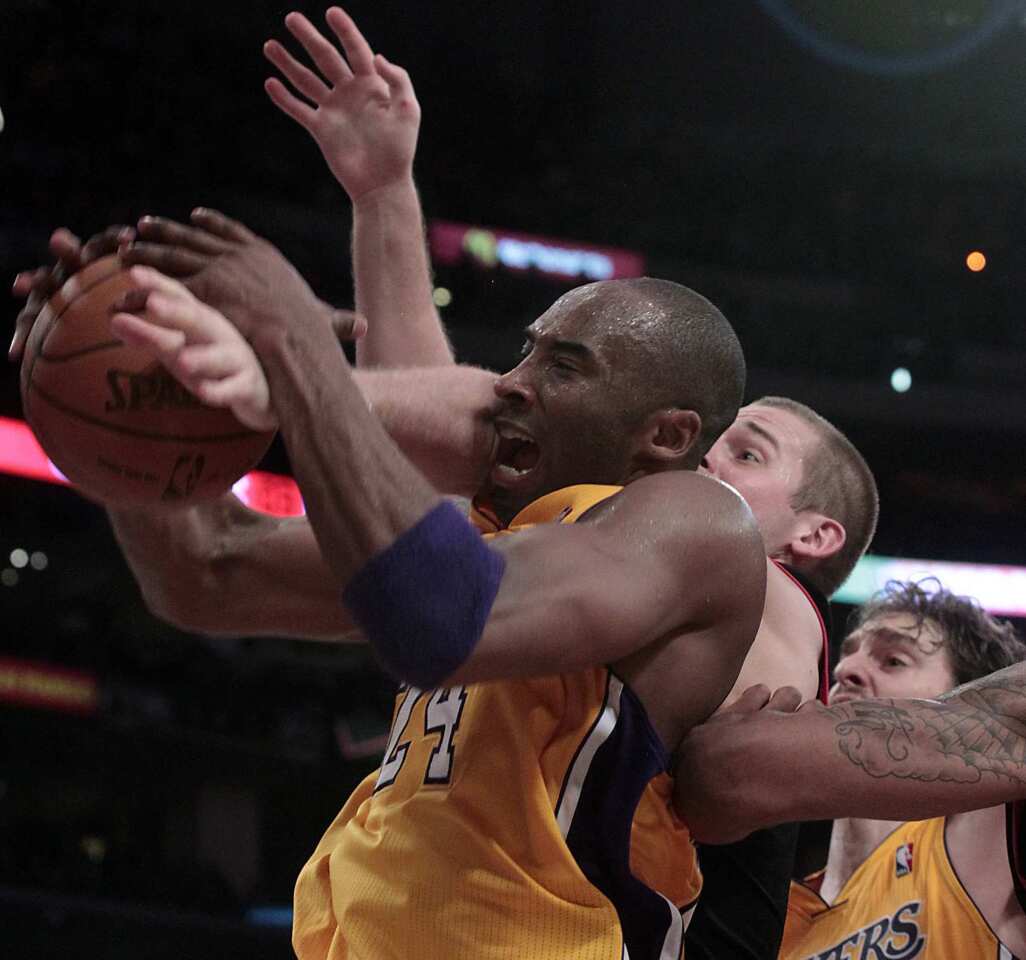 Kobe Bryant, Joel Pryzbilla