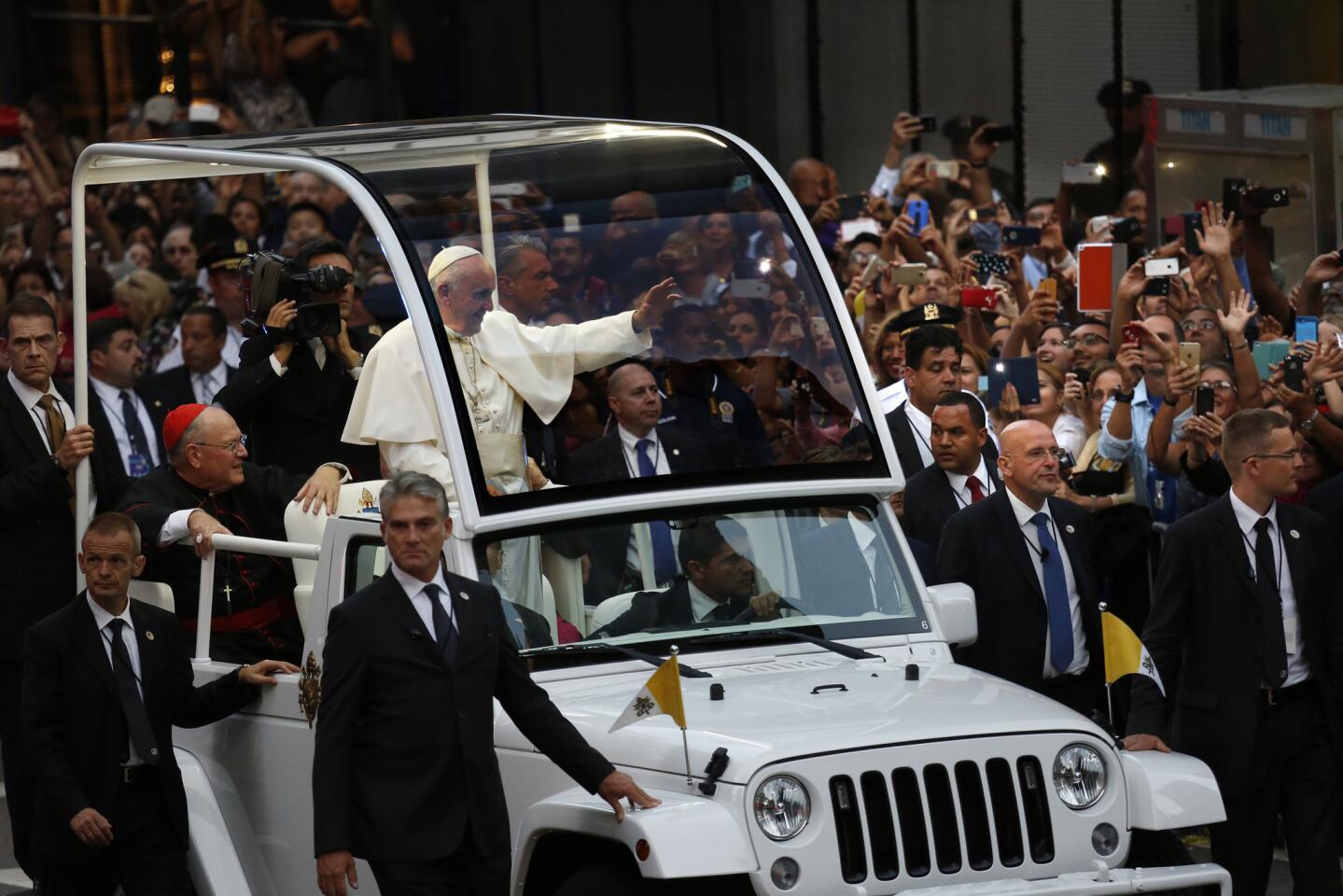 Pope arrives at St. Patrick's Cathedral