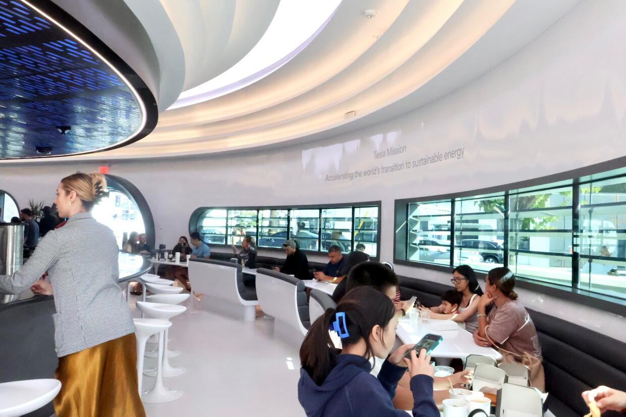 Tesla Vip Table What we learned on opening day at Elon Musk's new Tesla Diner - Los ...