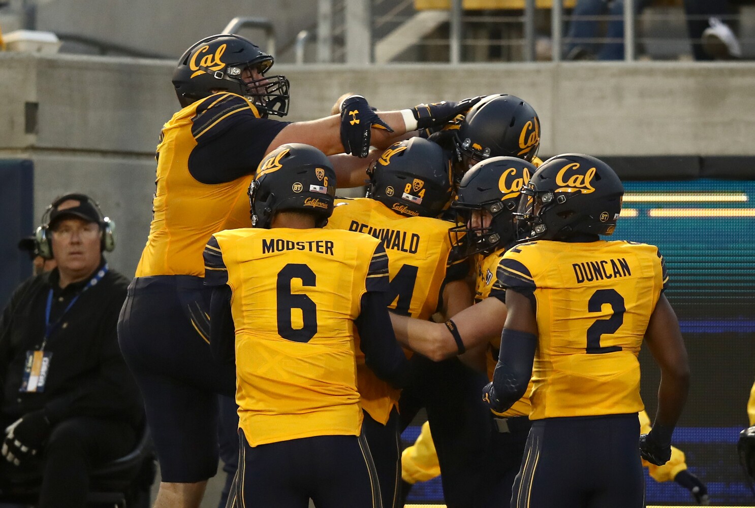 Cal State Redbox Bowl Merchandise Features Wrong Team Name Los