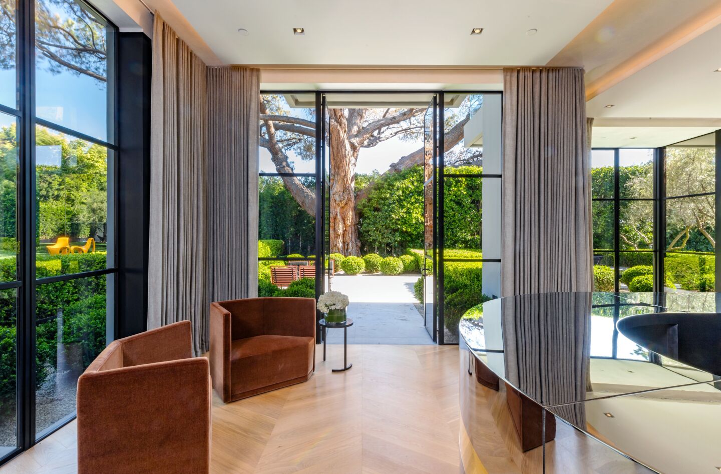 Beverly Hills spec mansion | Hot Property