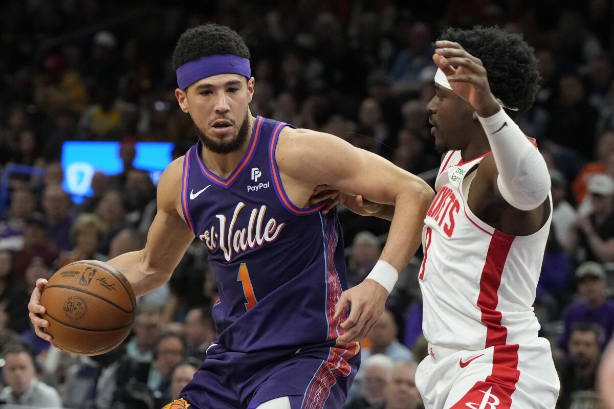 Devin Booker scores 35 points, Kevin Durant adds 24 to help the Suns beat  the Rockets, 110-105 - The San Diego Union-Tribune