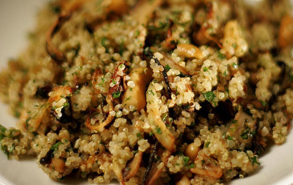 Quinoa salad with shiitakes, fennel and cashews