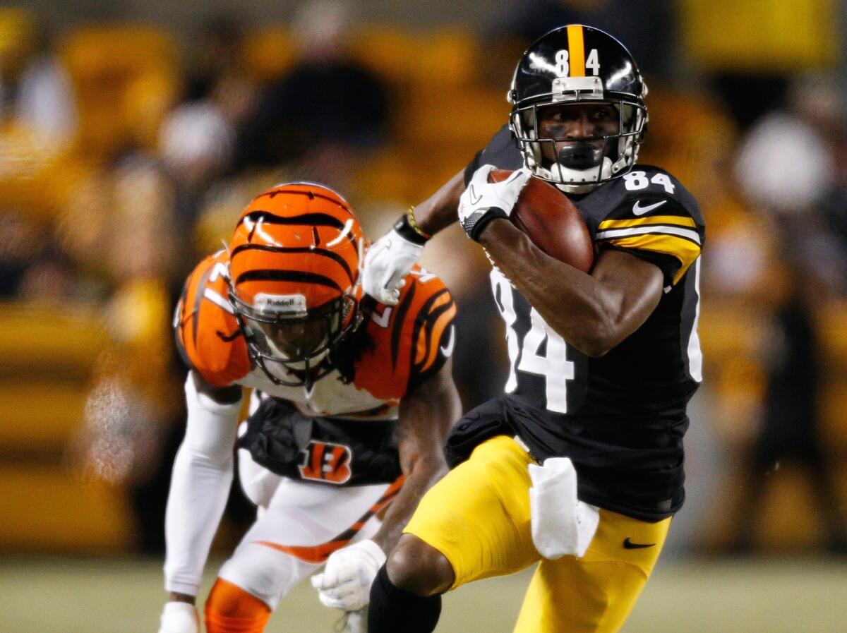 Pittsburgh wide receiver Antonio Brown avoids Cincinnati Bengals defensive back Dre Kirkpatrick on a first-quarter reception during the Steelers' 30-20 win Sunday night.