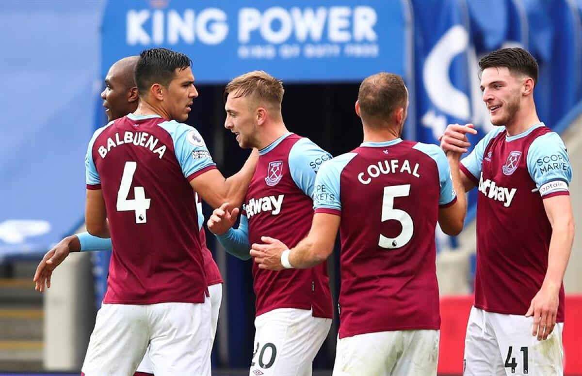 Jugadores del West Ham festejan tras un reciente triunfo sobre el Leicester City.