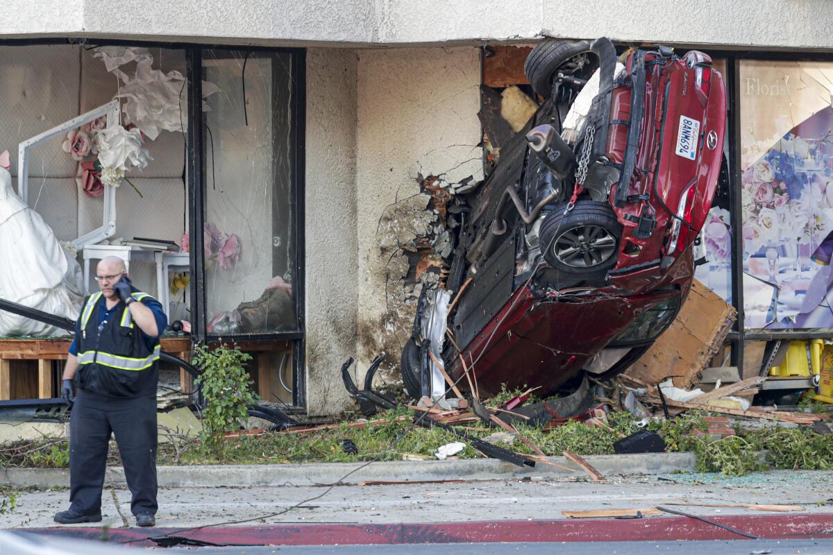 A car that crashed into a building