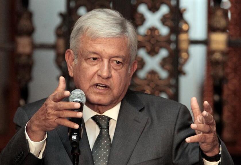 El próximo presidente de México, Andrés Manuel López Obrador, habla ante medios de comunicación hoy, martes 3 de julio de 2018, en el Salón Tesorería de Palacio Nacional, en Ciudad de México (México). EFE