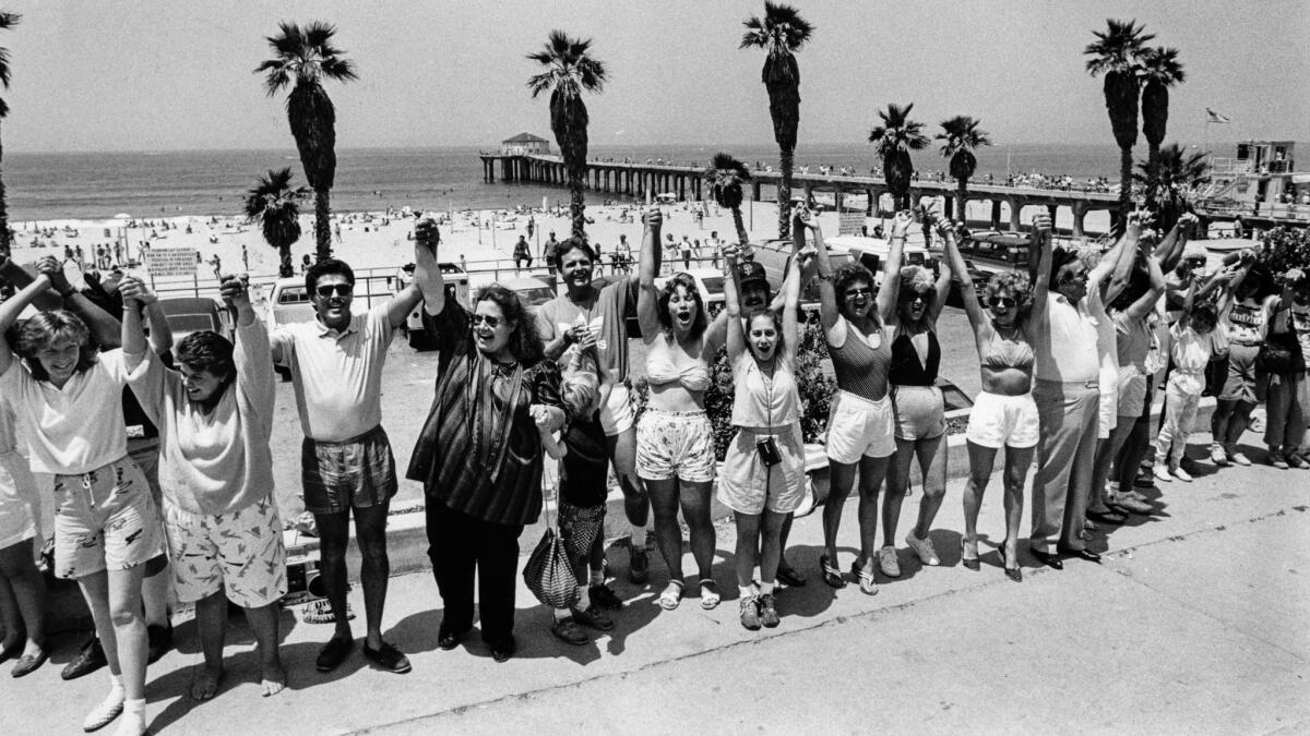 May 25, 1986: Hands Across America participants stand together in Manhattan Beach.