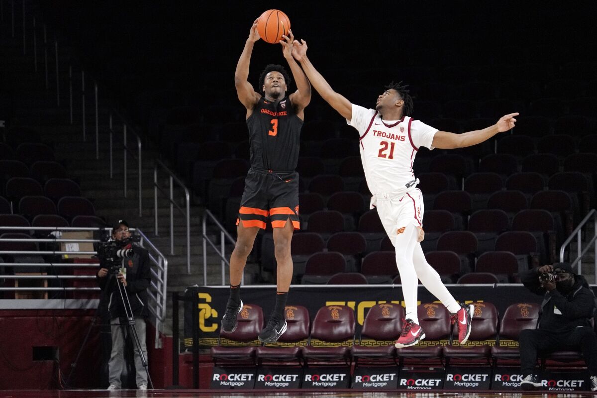 Oregon State guard Dexter Akanno catches in inbound pass as USC guard Reese Dixon-Waters defends.