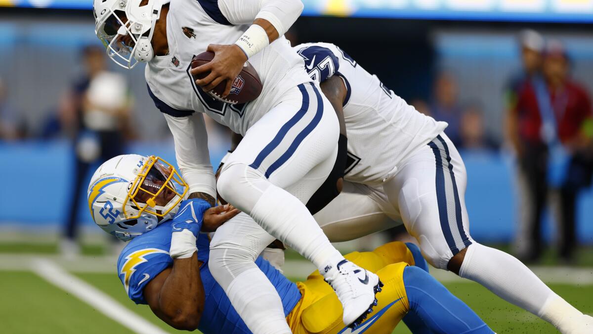 Cowboys-Chargers live updates: Dallas defense closes out victory