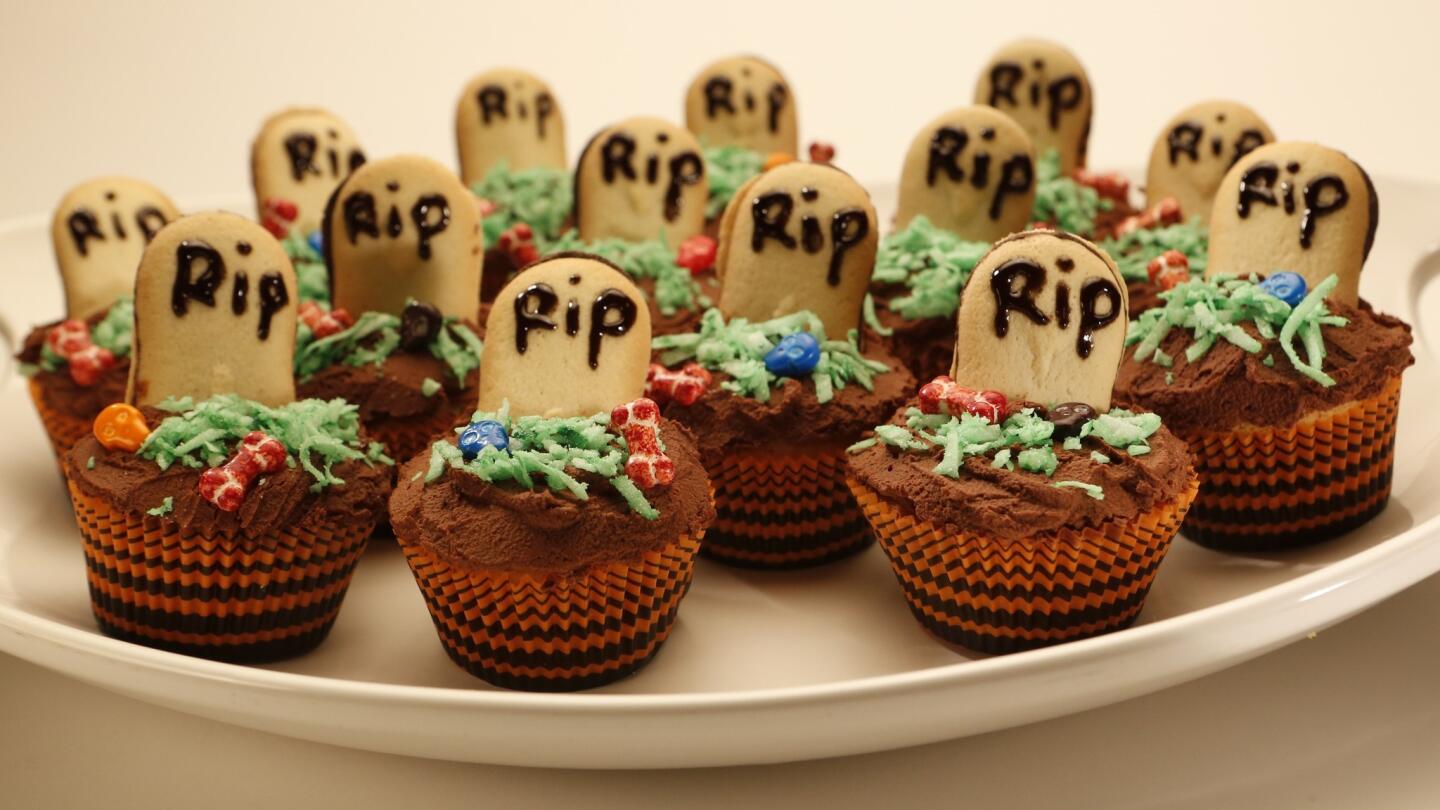 Graveyard cupcakes