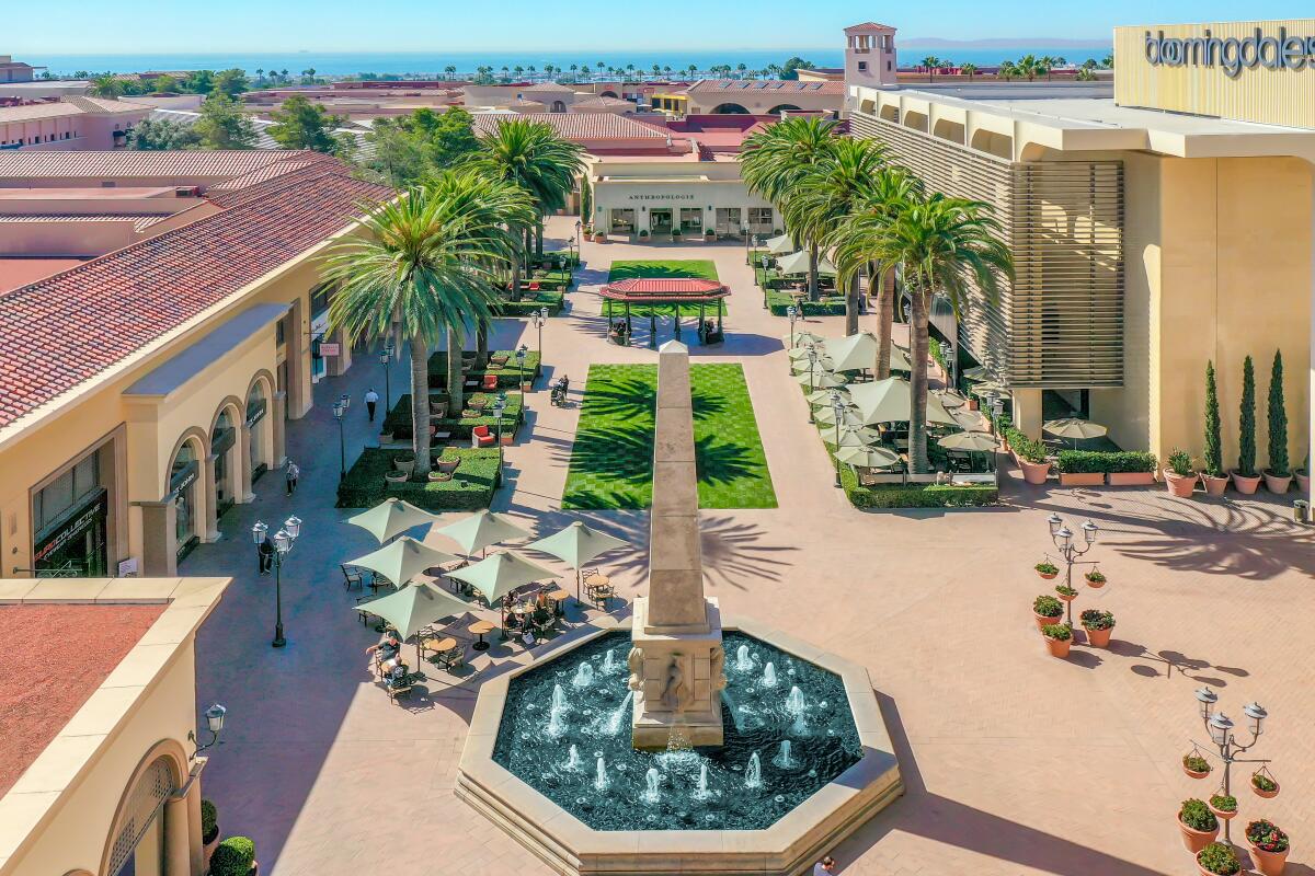 A view of Fashion Island's fountain and courtyard.