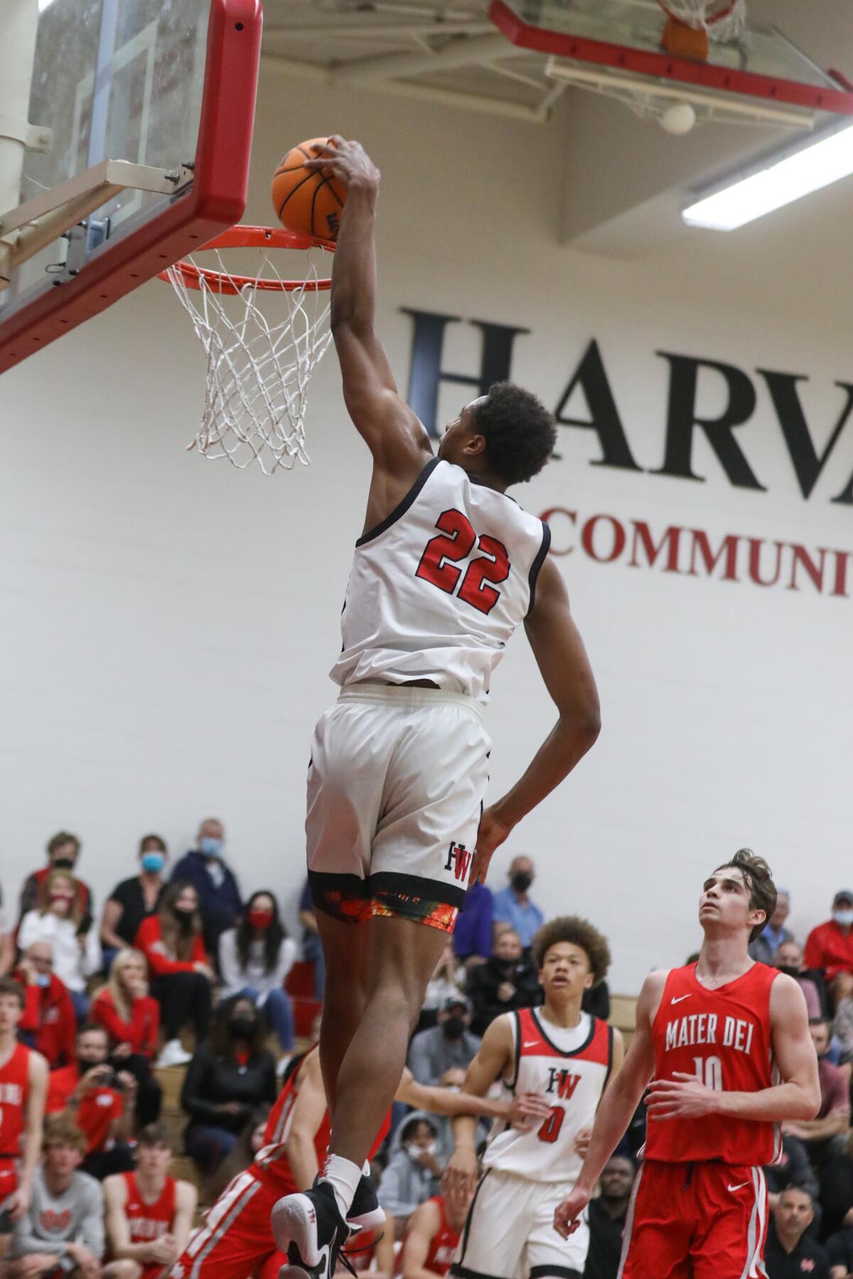 Harvard-Westlake's Landon Lewis goes up for a dunk against Mater Dei on Feb. 11, 2022.