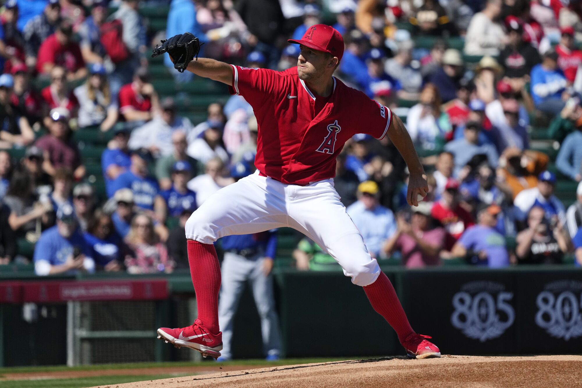 Le gaucher des Angels Tyler Anderson lance contre les Dodgers lors d'un match d'entraînement printanier le 3 mars 2023 à Tempe, en Arizona.