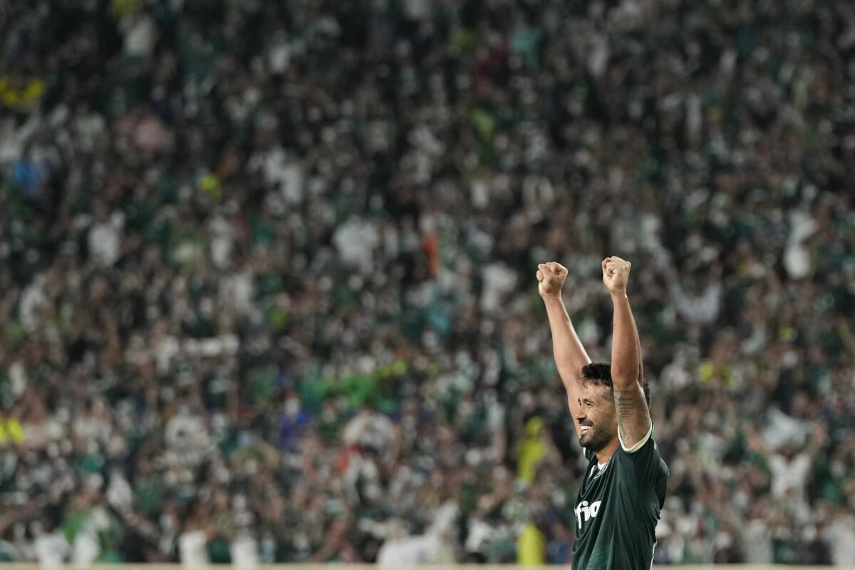 Luan celebra la victoria de Palmeiras ante Al Ahly en las semifinales del Mundial de Clubes, 