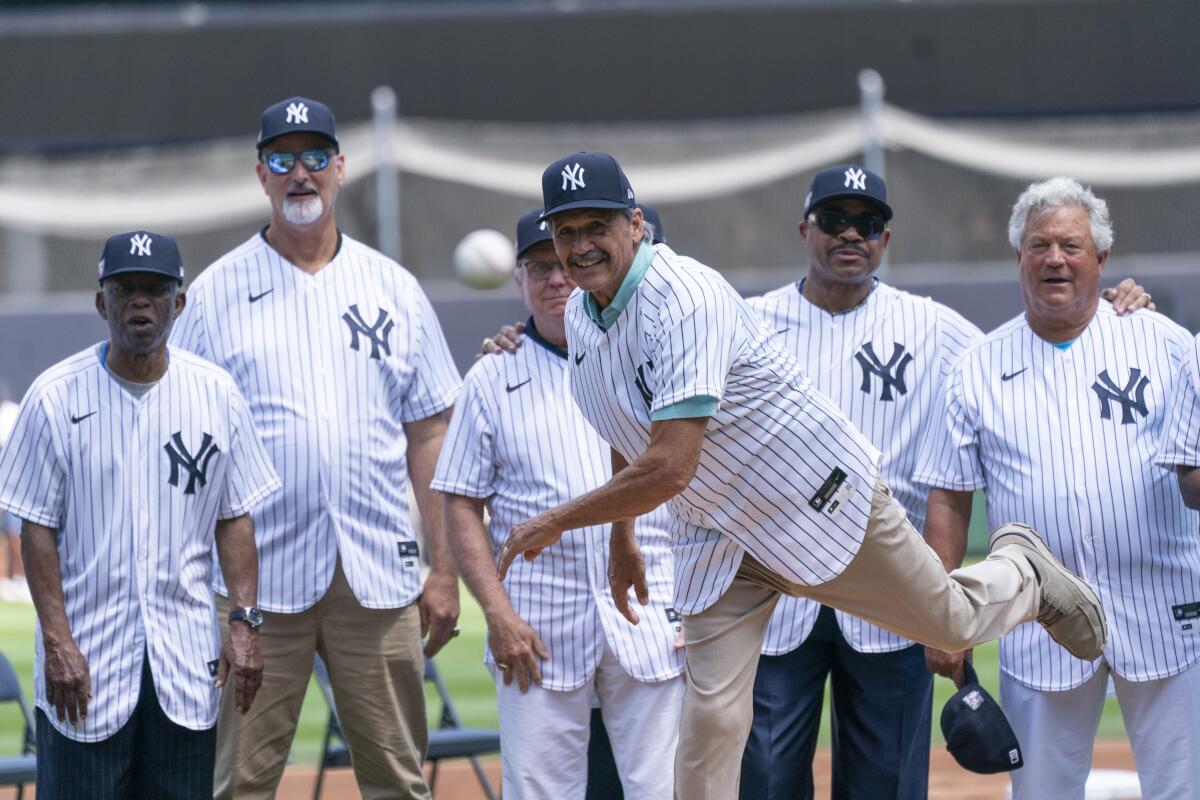 New York Yankees pitchers greeted by woman who dropped into bullpen during  game