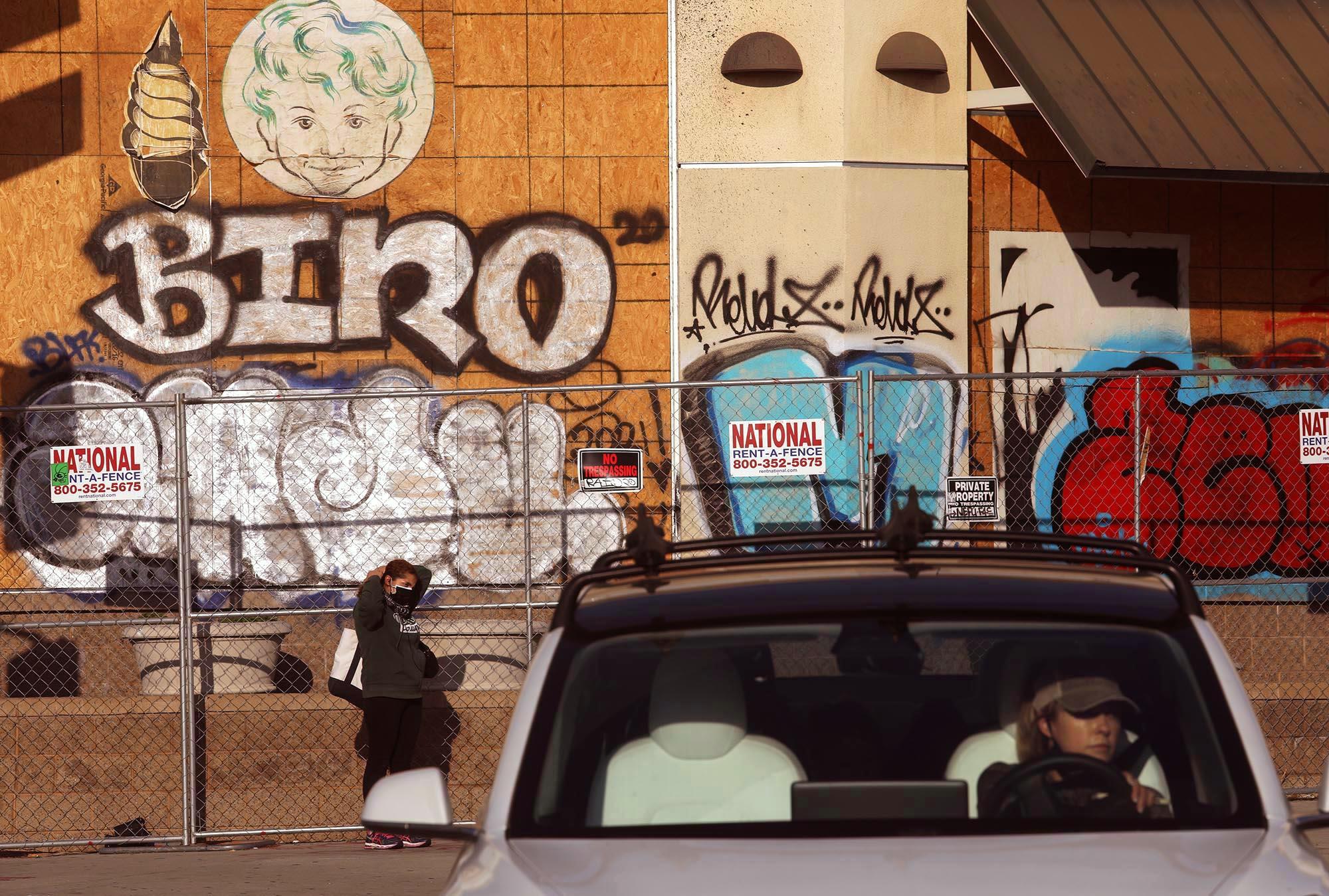 A driver near a boarded-up Walgreens.