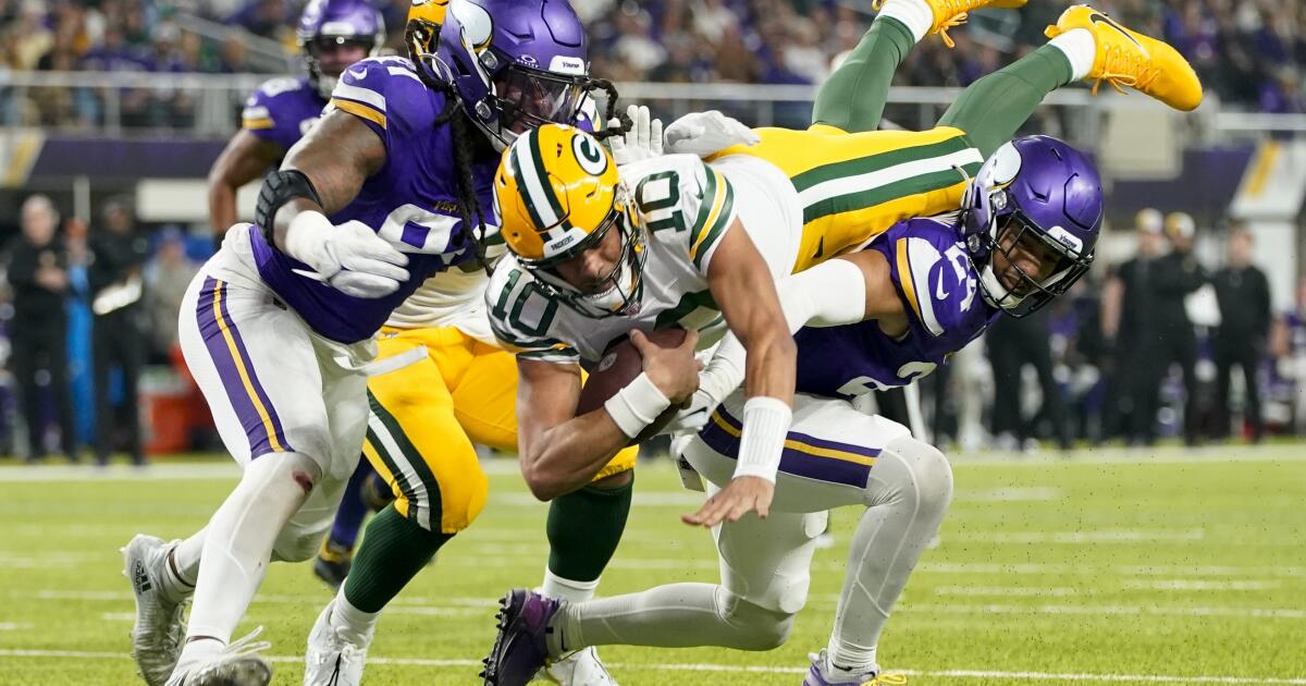 Jordan Love Keeps Packers' Playoff Hopes Alive, Astounds NFL Fans in Win  vs. Vikings, News, Scores, Highlights, Stats, and Rumors